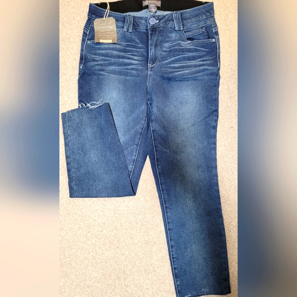 Women's 16W jeans by Democracy.